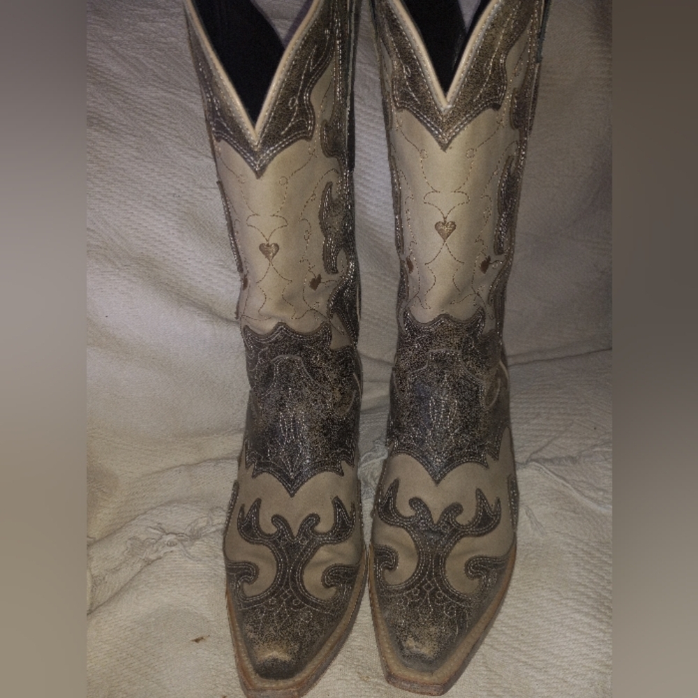 Women Cowboy boots size 9